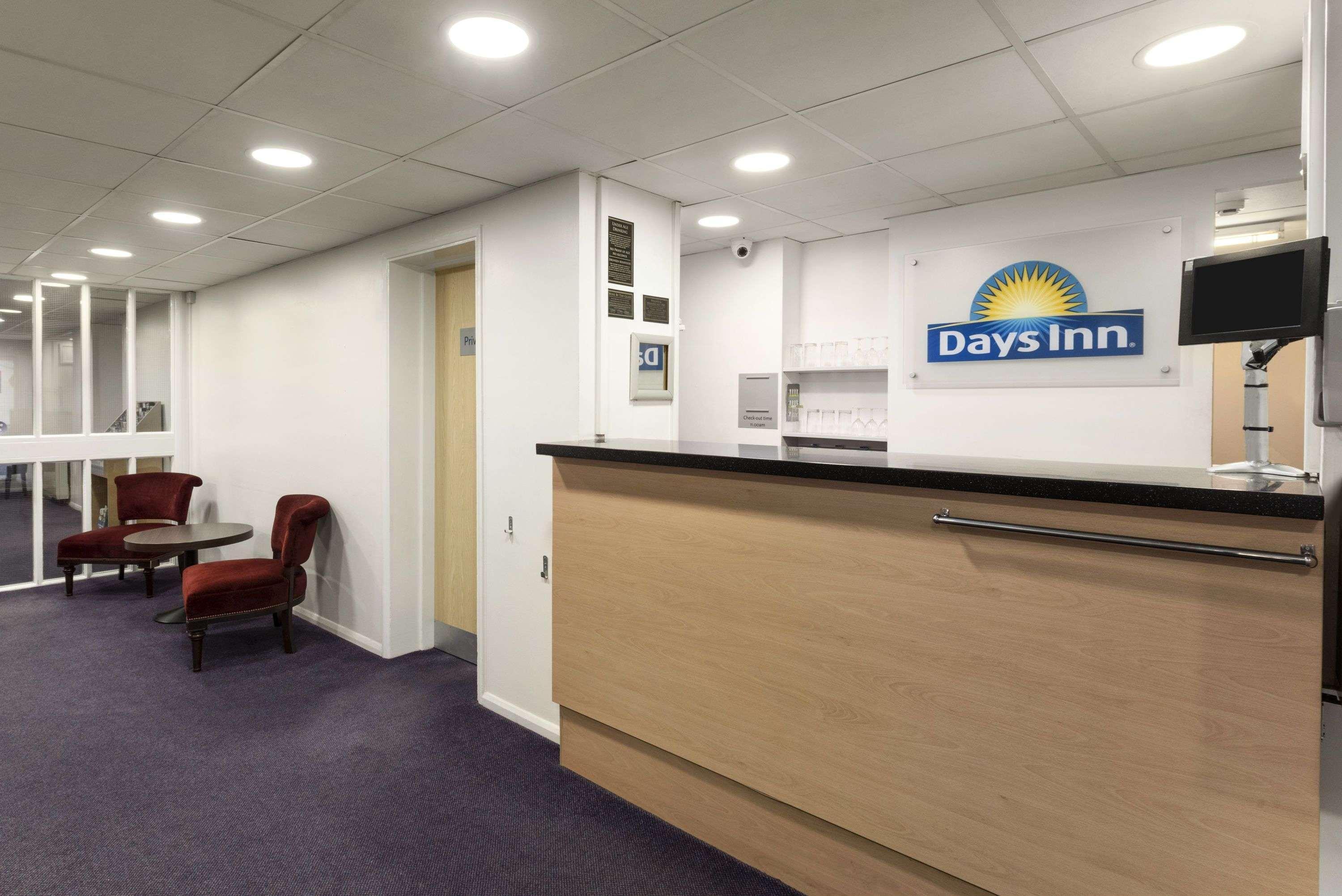 Days Inn Bridgend Cardiff Экстерьер фото