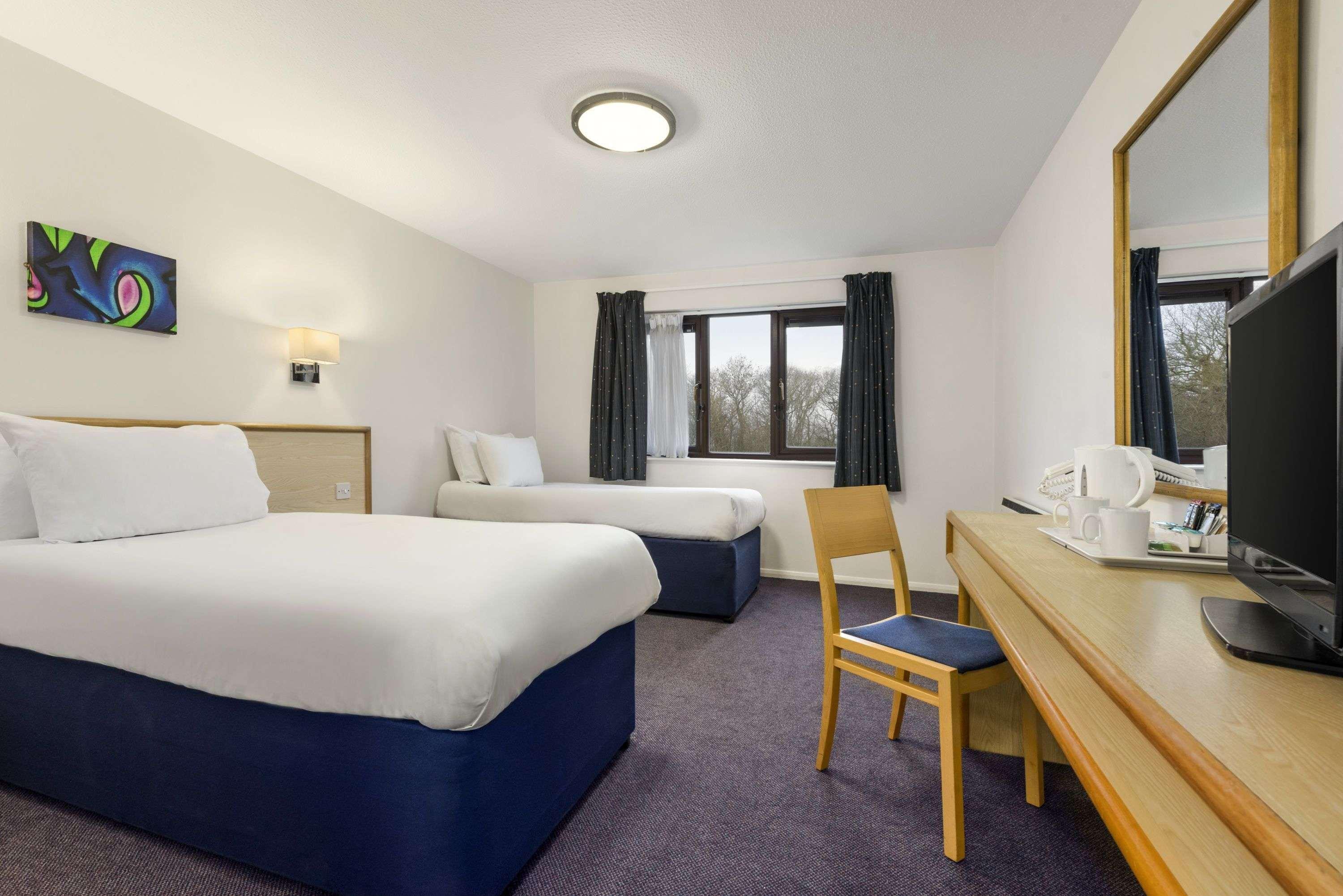 Days Inn Bridgend Cardiff Экстерьер фото