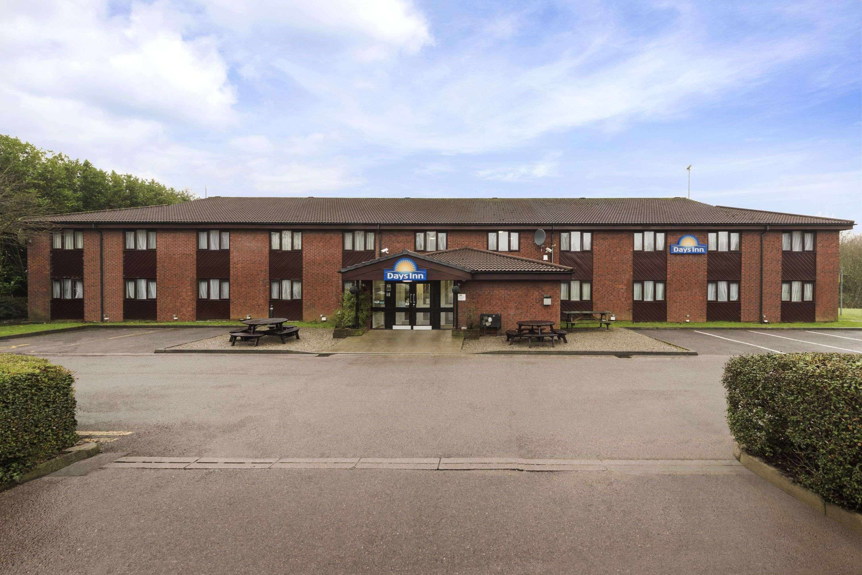 Days Inn Bridgend Cardiff Экстерьер фото