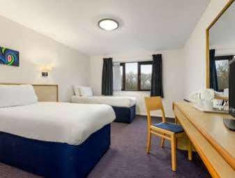 Days Inn Bridgend Cardiff Экстерьер фото